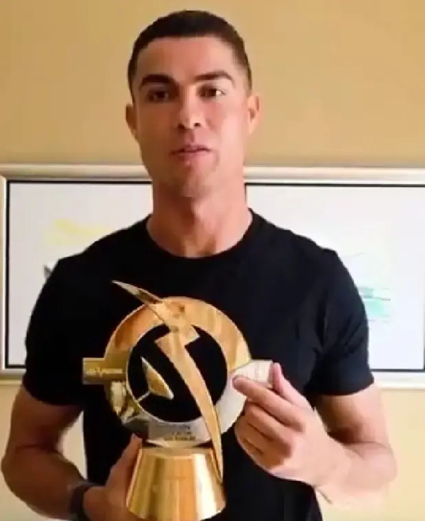 体坛联播|C罗当选史上最佳球员,东契奇欧洲杯空砍39分 体坛联播|C罗当选史上最佳球员,东契奇欧洲杯空砍39分