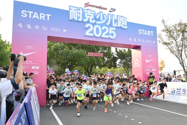 现场|一场少儿跑吸引全国家庭,青少年有了自己的“小上马” 现场|一场少儿跑吸引全国家庭,青少年有了自己的“小上马”